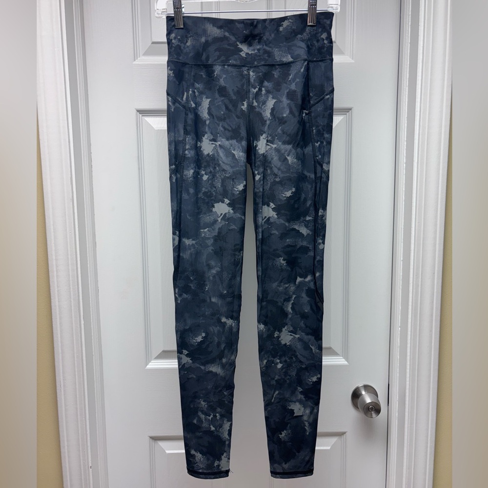 Sweaty Betty Zero Gravity Run Leggings | Gray/Black Print | Size Small